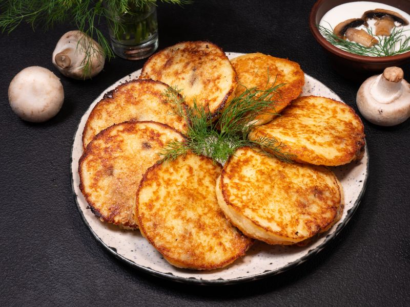 Mushroom potato fritters (Deruny)