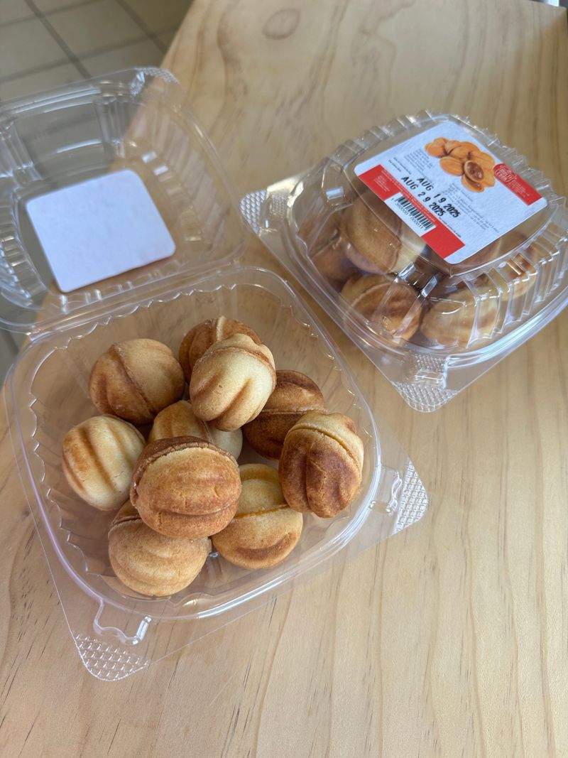 "Walnuts" Cookies with condensed milk